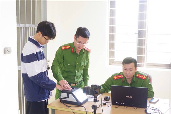 Công an phường Hồng An triển khai tiếp nhận hồ sơ cấp Căn cước phục vụ Nhân dân