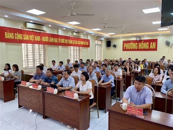 PHƯỜNG HỒNG AN TỔ CHỨC TIẾP SÓNG HỘI NGHỊ TRỰC TUYẾN TOÀN QUỐC NGHIÊN CỨU, HỌC TẬP, QUÁN TRIỆT NGHỊ QUYẾT HỘI NGHỊ LẦN THỨ HAI BAN CHẤP HÀNH TRUNG ƯƠNG ĐẢNG KHÓA XIV