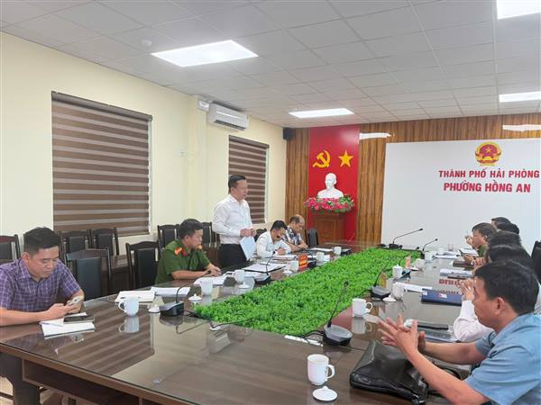 Đoàn kiểm tra liên ngành thành phố kiểm tra việc thực hiện Chỉ thị 17/CT-UBND tại phường Hồng An