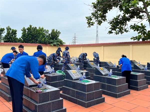 PHƯỜNG HỒNG AN TỔ CHỨC RA QUÂN TỔNG VỆ SINH, CHỈNH TRANG KHUÔN VIÊN NGHĨA TRANG LIỆT SĨ