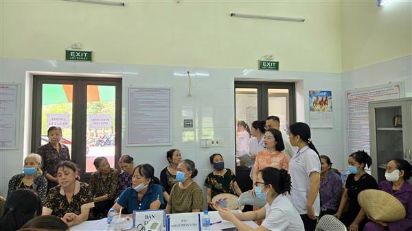 Đồng chí Phó Chủ tịch Thường trực UBND phường kiểm tra công tác khám sức khỏe định kỳ cho Nhân dân năm 2026