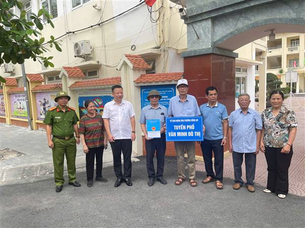 PHƯỜNG HỒNG AN TỔ CHỨC BÀN GIAO “TUYẾN PHỐ VĂN MINH ĐÔ THỊ”
