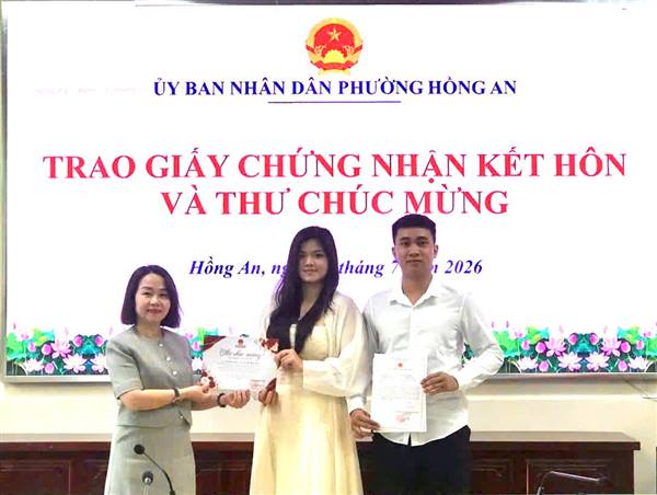 Phường Hồng An triển khai mô hình “Chính quyền thân thiện” Trao niềm vui, sẻ chia cùng Nhân dân.
