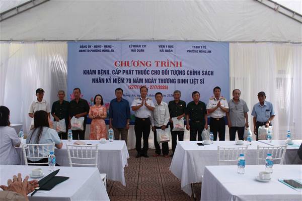 PHƯỜNG HỒNG AN ẤM ÁP CHƯƠNG TRÌNH KHÁM BỆNH, CẤP PHÁT THUỐC CHO ĐỐI TƯỢNG CHÍNH SÁCH.