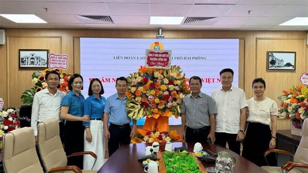 ĐẢNG UỶ - HĐND - UBND- UBMTTQ VN PHƯỜNG HỒNG AN THĂM VÀ CHÚC MỪNG LIÊN ĐOÀN LAO ĐỘNG THÀNH PHỐ NHÂN NGÀY THÀNH LẬP CÔNG ĐOÀN VIỆT NAM.
