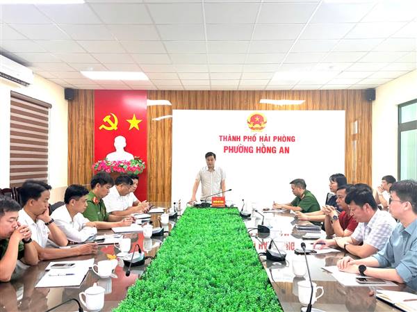 UỶ BAN NHÂN DÂN  PHƯỜNG HỒNG AN LÀM VIỆC VỚI MỘT SỐ DOANH NGHIỆP TRÊN ĐỊA BÀN VỀ VIỆC THỰC HIỆN CHỈ THỊ 17/CT-UBND.
