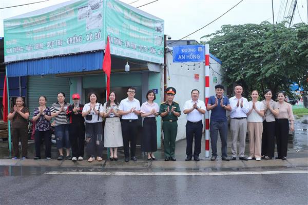 Phường Hồng An tổ chức gắn biển tên 8 tuyến đường, phố trên địa bàn được đặt tên theo Nghị quyết số 22/2026/NQ-HĐND của HĐND thành phố