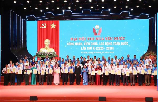 HÌNH ẢNH 01 CÁ NHÂN; 02 ĐƠN VỊ ĐIỂN HÌNH TIÊN TIẾN DO CĐP HỒNG BÀNG THEO DÕI, QUẢN LÝ NHẬN KHEN THƯỞNG TẠI ĐẠI HỘI THI ĐUA YÊU NƯỚC CNVCLĐ TOÀN QUỐC LẦN THỨ XI DO TỔNG LĐLĐ VIỆT NAM TỔ CHỨC SÁNG 26/10/2025 