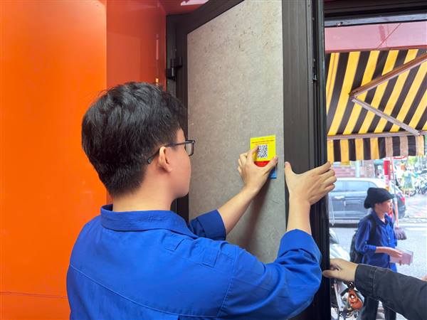 Lan toả mô hình "Công dân số phường Hồng Bàng", tuổi trẻ phường Hồng Bàng tổ chức tuyên truyền, hướng dẫn người dân nộp hồ sơ trực tuyến ngoài giờ hành chính, tạo điều kiện thuận lợi nhất cho người dân, đặc biệt là người đi làm hoặc có thời gian hạn chế ban ngày.  Qua đó, nâng cao hiệu quả tiếp cận dịch vụ công trực tuyến và lan tỏa tinh thần “hành chính phục vụ mọi lúc, mọi nơi”.