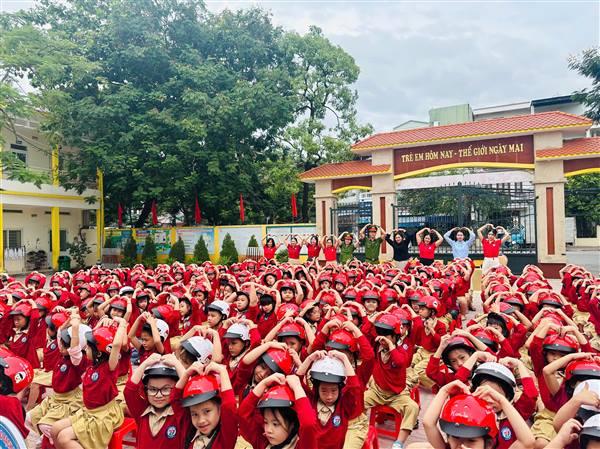 Tuyên truyền an toàn giao thông tại trường Mầm non Hoàng Văn Thụ và Tiểu học Bạch Đằng