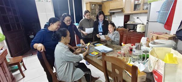 Phường Hồng Bàng tổ chức tuyên truyền, hướng dẫn người dân nộp hồ sơ trực tuyến ngoài giờ hành chính