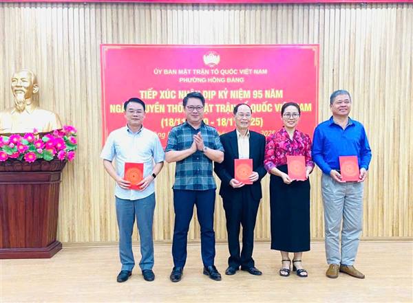  TIẾP XÚC NGUYÊN LÃNH ĐẠO MẶT TRẬN QUẬN HỒNG BÀNG NHÂN KỶ NIỆM 95 NĂM NGÀY TRUYỀN THỐNG MTTQ VIỆT NAM