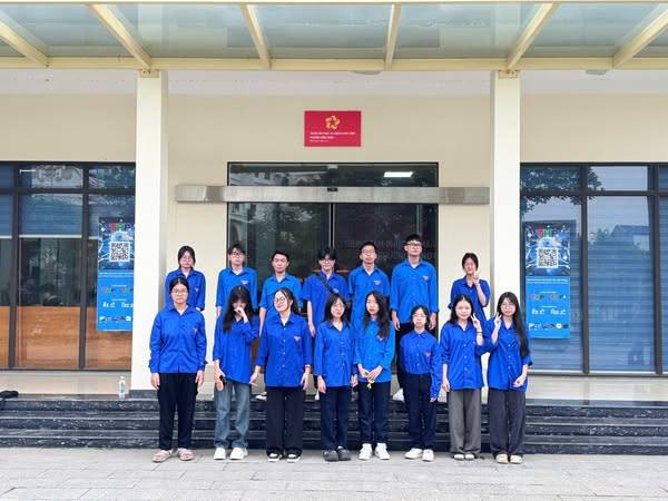 HOẠT ĐỘNG RA QUÂN NGÀY THỨ 7 TÌNH NGUYỆN HỖ TRỢ NGƯỜI DÂN CÁC THỦ TỤC HÀNH CHÍNH 