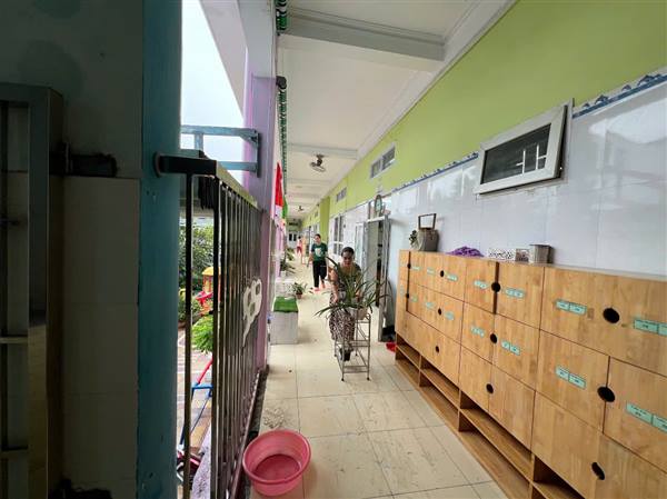 Trường Mầm non Thượng Lý chuẩn bị công tác phòng chống bão số 3.