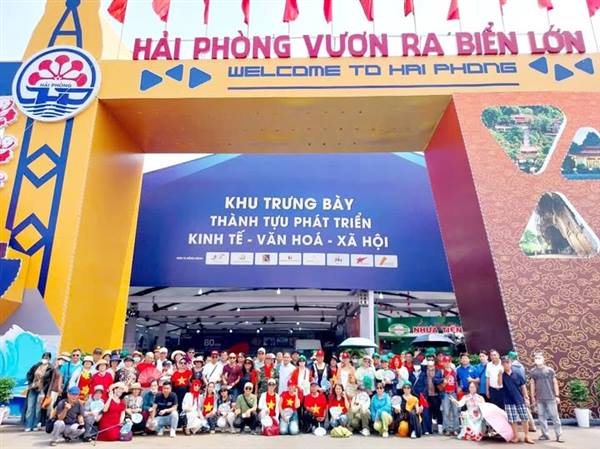 Những chuyến xe của lòng dân, miễn phí đưa đón người dân đất Cảng tham quan Triển lãm A80