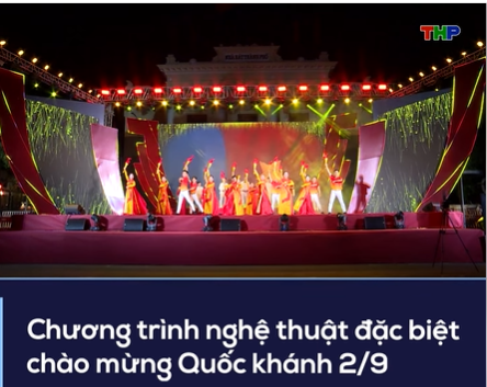 Tối 2/9, tại Quảng trường Nhà hát thành phố và Trung tâm Văn hóa Xứ Đông đã diễn ra chương trình nghệ thuật đặc biệt chào mừng kỷ niệm 80 năm Cách mạng Tháng Tám và Quốc khánh 2/9.