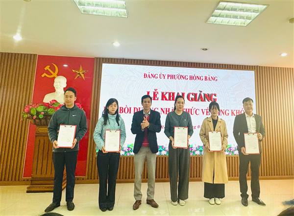 ĐẢNG ỦY PHƯỜNG HỒNG BÀNG TỔ CHỨC LỄ KHAI GIẢNG LỚP BỒI DƯỠNG NHẬN THỨC VỀ ĐẢNG KHÓA 3
