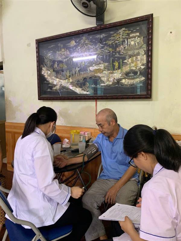 PHƯỜNG HỒNG BÀNG TRIỂN KHAI KHÁM SỨC KHỎE ĐỊNH KỲ, KHÁM SÀNG LỌC MIỄN PHÍ TẠI NHÀ CHO NGƯỜI DÂN