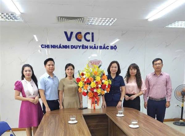 LÃNH ĐẠO PHƯỜNG HỒNG BÀNG THĂM, CHÚC MỪNG DOANH NGHIỆP NHÂN NGÀY DOANH NHÂN VIỆT NAM 13/10