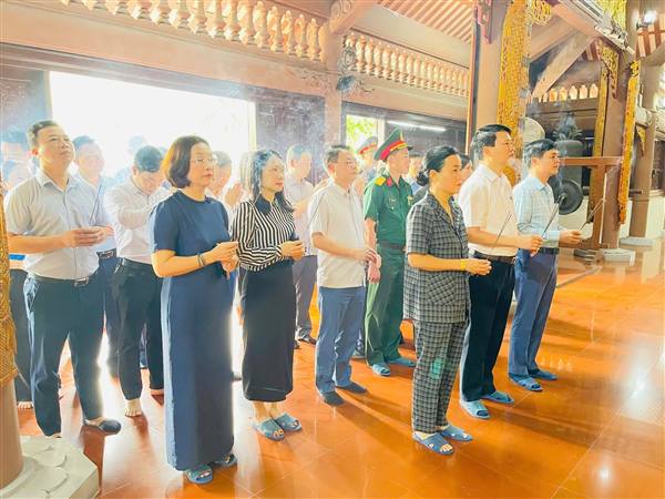 PHƯỜNG HỒNG BÀNG TỔ CHỨC DÂNG HƯƠNG TƯỞNG NIỆM CÁC ANH HÙNG LIỆT SĨ NHÂN DỊP 30/4 VÀ 1/5 