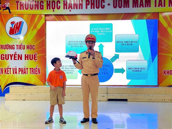 CHƯƠNG TRÌNH TUYÊN TRUYỀN AN TOÀN GIAO THÔNG