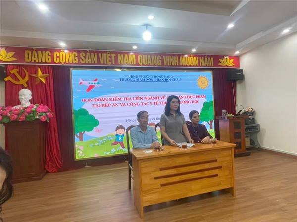 Kiểm tra vệ sinh an toàn thực phẩm tại trường mầm non Phan Bội Châu