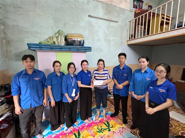 ĐOÀN THANH NIÊN PHƯỜNG ĐỘNG VIÊN HỌC SINH CÓ HOÀN CẢNH KHÓ KHĂN THAM GIA KỲ THI TUYỂN SINH VÀO LỚP 10