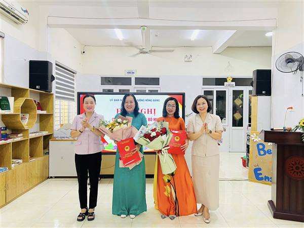 Hội nghị công bố Quyết định của Đảng uỷ - UBND phường về công tác cán bộ tại trường Mầm non Trại Chuối