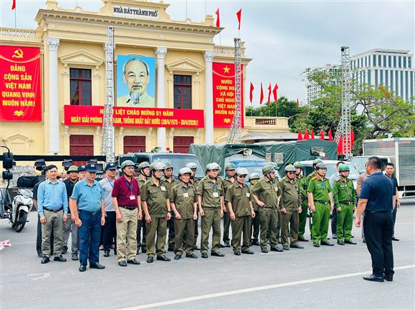 Ra quân đảm bảo trật tự đường hè và vệ sinh môi trường nhằm chào mừng kỷ niệm Ngày Giải phóng Hải Phòng cùng Lễ hội Hoa phượng đỏ năm 2026.