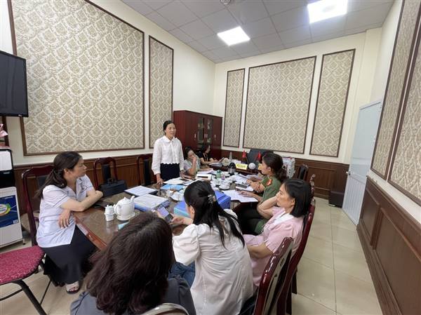KIỂM TRA AN TOÀN THỰC PHẨM TRƯỜNG TIỂU HỌC NGUYỄN HUỆ
