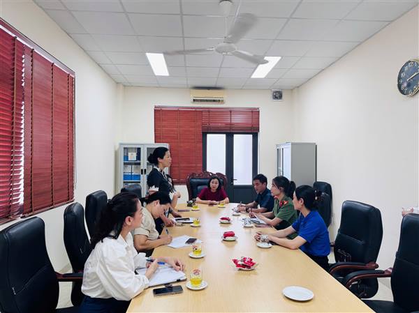 Đoàn kiểm tra của Ủy ban nhân dân phường Hồng Bàng, kiểm tra công tác chuẩn bị cơ sở vật chất phục vụ Kỳ thi tuyển sinh vào Lớp 10 THPT, năm học 2026 – 2027 tại 03 Hội đồng thi Trường THPT Lê Hồng Phong, THCS Trần Văn Ơn  và Trường THPT Hồng Bàng