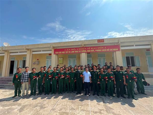 LÃNH ĐẠO PHƯỜNG HỒNG BÀNG VÀ BAN CHQS PHƯỜNG THĂM, ĐỘNG VIÊN CHIẾN SĨ MỚI NHÂN DỊP LỄ TUYÊN THỆ CHIẾN SĨ MỚI NĂM 2026