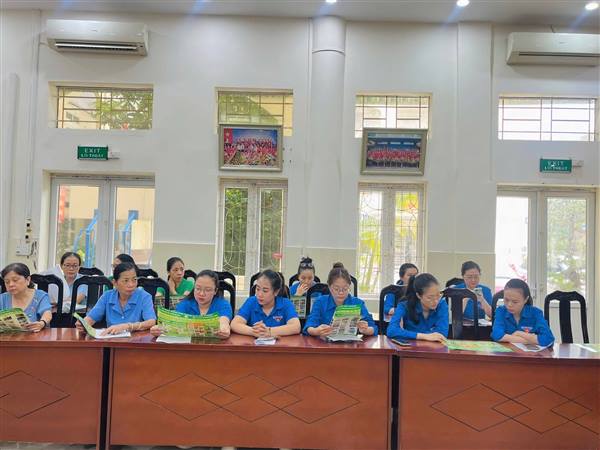 TRƯỜNG TIỂU HỌC ĐINH TIÊN HOÀNG TẬP HUẤN PHÂN LOẠI RÁC THẢI TẠI NGUỒN