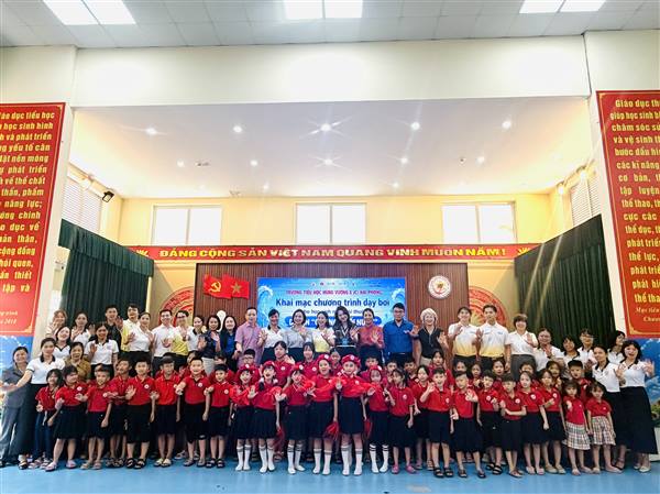 TRƯỜNG TIỂU HỌC HÙNG VƯƠNG TỔ CHỨC CHƯƠNG TRÌNH DẠY BƠI MIỄN PHÍ CHO HỌC SINH THUỘC DỰ ÁN “CHỐNG ĐUỐI NƯỚC” HÈ 2026