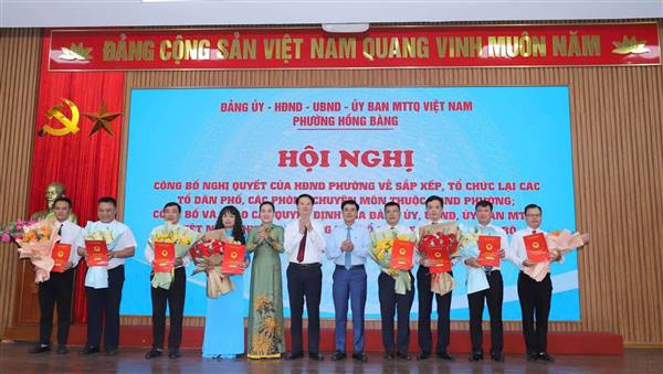Phường Hồng Bàng công bố các Quyết định về công tác tổ chức bộ máy, cán bộ
