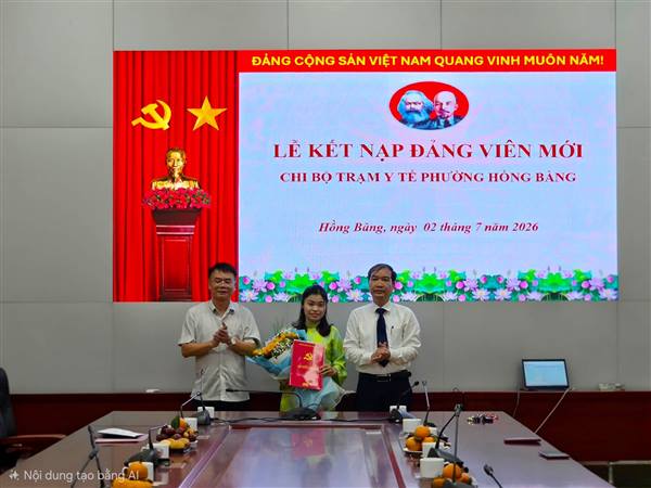 CHI BỘ TRẠM Y TẾ PHƯỜNG HỒNG BÀNG TRANG TRỌNG TỔ CHỨC LỄ KẾT NẠP ĐẢNG VIÊN MỚI