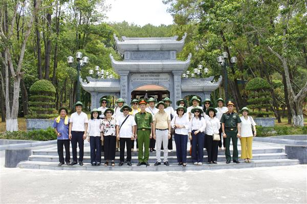 Đoàn đại biểu phường Hồng Bàng tổ chức dâng hương, tri ân các anh hùng liệt sỹ nhân dịp kỷ niệm 79 năm ngày Thương binh, Liệt sỹ Việt Nam (27/7/1947 - 27/7/2026)
