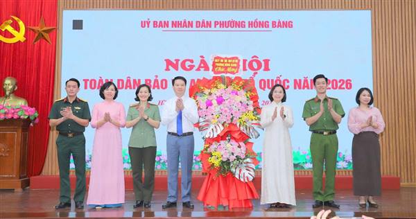 Khen thưởng 11 tập thể, 9 cá nhân trong Ngày hội toàn dân bảo vệ ANTQ phường Hồng Bàng
