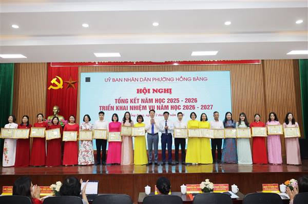 Phường Hồng Bàng biểu dương, khen thưởng các tập thể, cá nhân có thành tích xuất sắc trong năm học 2025 - 2026
