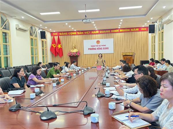 UBND phường Hồng Bàng giao ban với các trường học, triển khai công tác chuẩn bị năm học mới 2026 – 2027