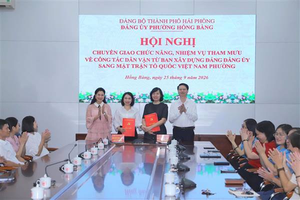 Phường Hồng Bàng chuyển giao chức năng, nhiệm vụ tham mưu về công tác dân vận từ Ban Xây dựng Đảng Đảng ủy sang MTTQ Việt Nam phường

