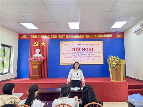 Hội nghị quán triệt Chỉ thị số 33 của Thủ tướng chính phủ và các văn bản chỉ đạo của thành phố về tăng cường công tác bảo đảm an toàn thực phẩm trong các cơ sở giáo dục.