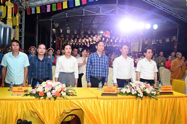 BAN KHUYẾN HỌC CHÙA QUỲNH CƯ TUYÊN DƯƠNG, TRAO HỌC BỔNG CHO 195 HỌC SINH TIÊU BIỂU