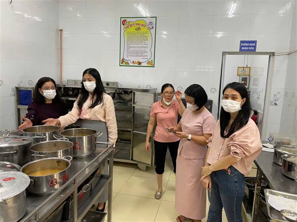 UBND PHƯỜNG HỒNG BÀNG KIỂM TRA ĐỘT XUẤT CÔNG TÁC AN TOÀN THỰC PHẨM TẠI TRƯỜNG MẦM NON THƯỢNG LÝ