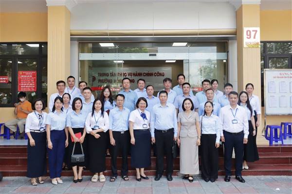 ĐOÀN CÔNG TÁC CỦA TRUNG TÂM PHỤC VỤ HÀNH CHÍNH CÔNG THÀNH PHỐ HÀ NỘI THĂM, TRAO ĐỔI KINH NGHIỆM TẠI PHƯỜNG HỒNG BÀNG