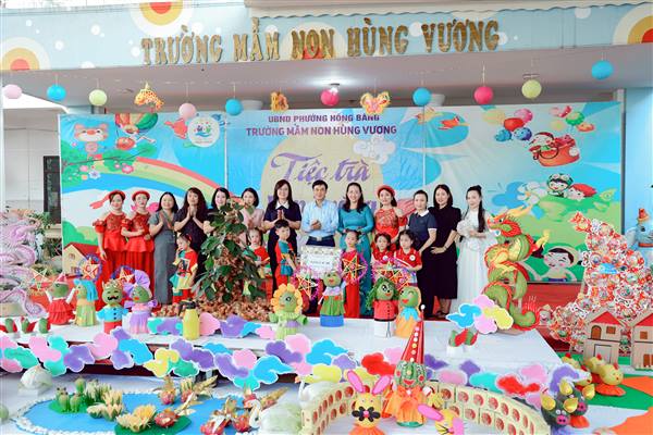 LÃNH ĐẠO ĐẢNG UỶ - HĐND – UBND – UBMTTQ VIỆT NAM PHƯỜNG HỒNG BÀNG THĂM, TẶNG QUÀ CÁC CHÁU THIẾU NHI TẠI CÁC TRƯỜNG MẦM NON TRÊN ĐỊA BÀN PHƯỜNG