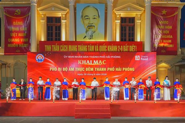 Chính thức khai mạc Phố đi bộ ẩm thực đêm thành phố Hải Phòng
