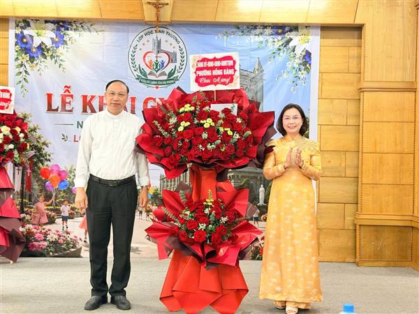 KHAI GIẢNG LỚP TÌNH THƯƠNG TẠI NHÀ THỜ CHÍNH TOÀ