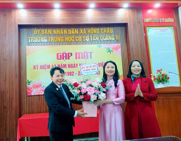 NIỀM VUI, PHẤN KHỞI GẶP MẶT KỶ NIỆM 43 NĂM NGÀY NHÀ GIÁO VIỆT NAM TẠI TRƯỜNG THCS TÂN QUANG II