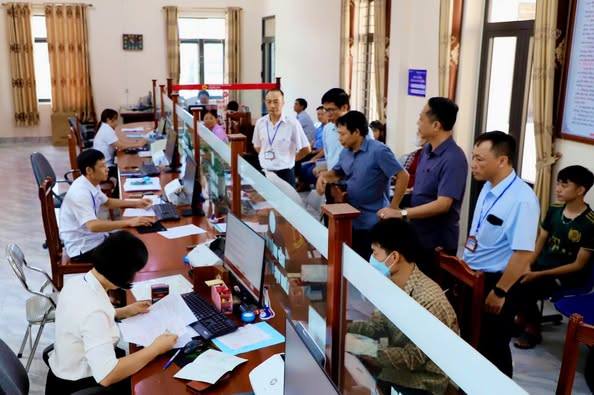 ĐẢNG ỦY, UBND XÃ HỒNG CHÂU TĂNG TỐC TỪ NHỮNG NGÀY ĐẦU THỰC HIỆN CHÍNH QUYỀN ĐỊA PHƯƠNG 2 CẤP